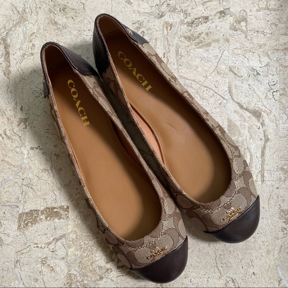 Chelsea Cap Toe Flats Slip On Khaki Monogram Almond Toe Size 9B New